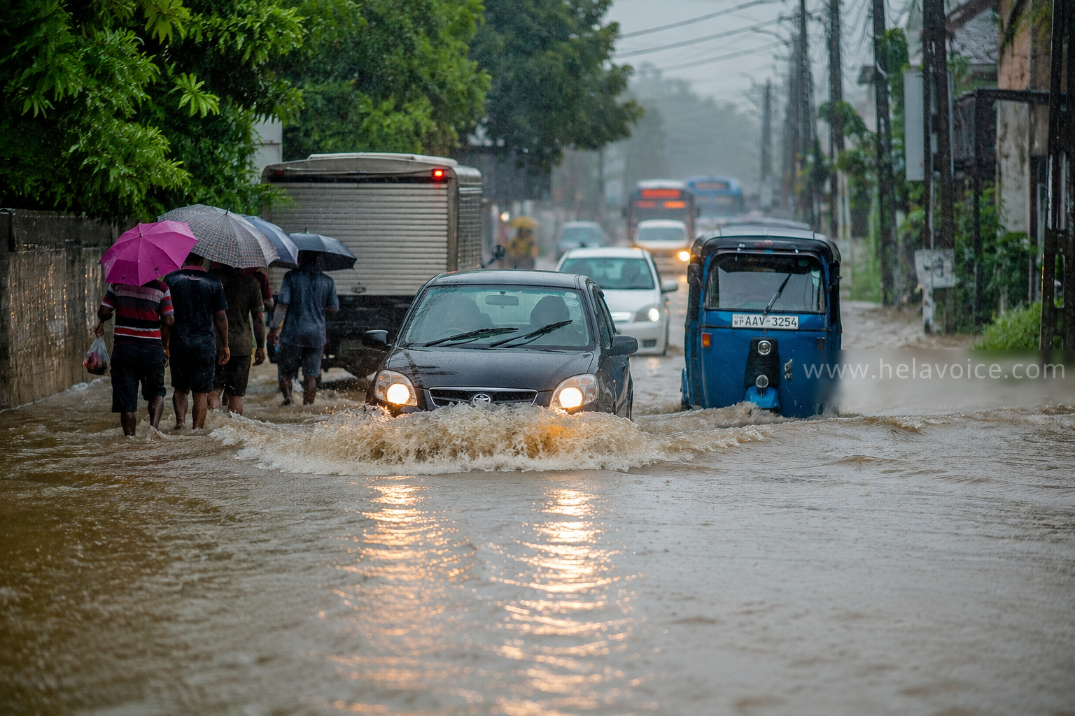 දිවයින පුරා දැඩි වැසි: මාර්ග රැසක් ජලයෙන් යටවෙයි, ගමනාගමනයට බාධා