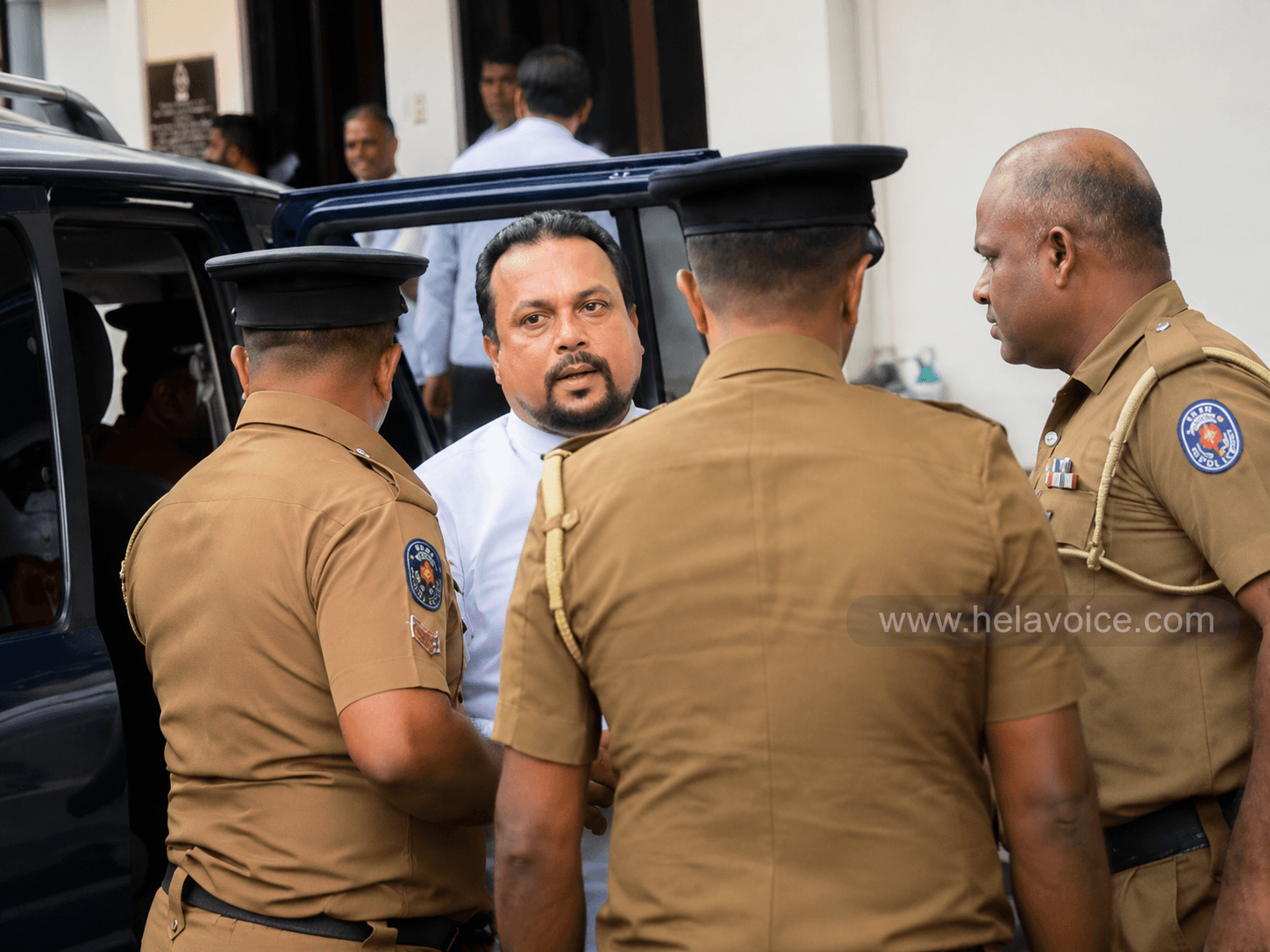 අත්අඩංගුවට ගත් විමල් වීරවංශ අධිකරණයට රැගෙන යයි